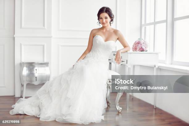 Schöne Braut Hochzeit Frisur Makeup Luxus Mode Kleid Konzept Stockfoto und mehr Bilder von Braut