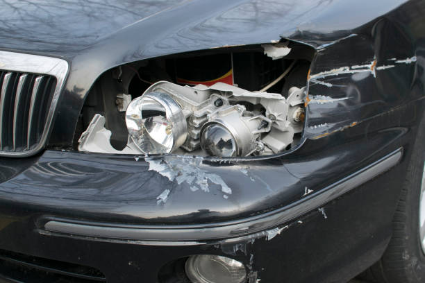 car headlight broken - building exterior obsolete abandoned damaged imagens e fotografias de stock