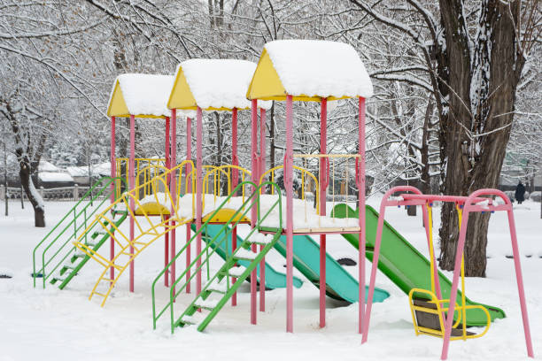 istock Winter in the city park 639244588