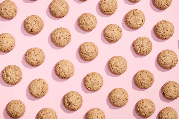 istock Pattern of sweet cookies on pink background 639246072