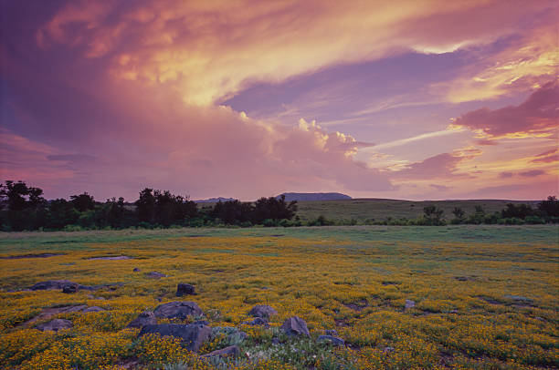 sunset clouds, wichita mtns., oklahoma - oklahoma imagens e fotografias de stock