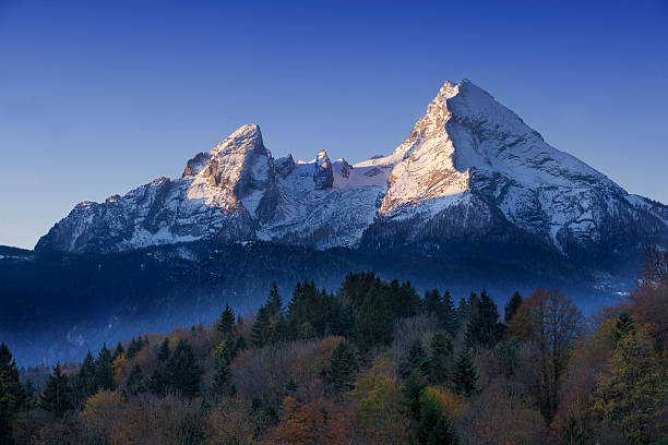 watzmann en la mañana - blue european alps sky mountain fotografías e imágenes de stock