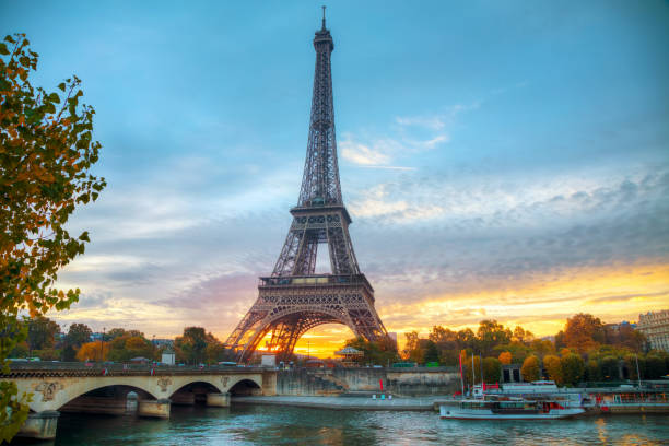 istock Cityscape with the Eiffel tower 639255638