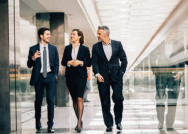 personas de negocios tomando un descanso - three people group of people standing business person fotografías e imágenes de stock