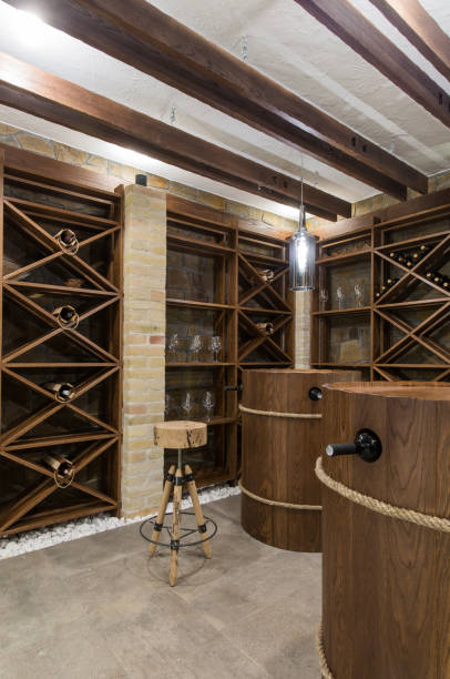 cantina di vini della villa di lusso - wine cellar luxury convenience store foto e immagini stock