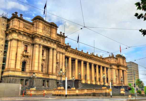 casa del parlamento en melbourne, australia - building exterior day tower clock fotografías e imágenes de stock
