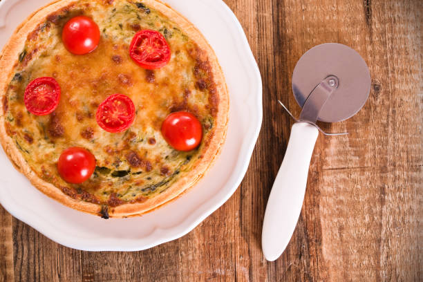 istock Leek and tomato quiche. 639306120
