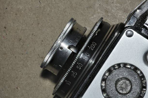istock lens of an old camera 639306622