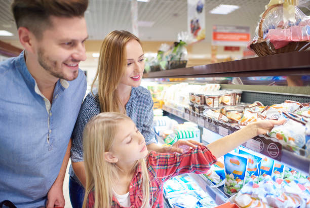 istock Shopping together is easier and nicer 639307184