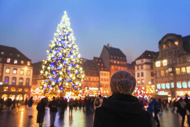 christmas market in europe - market european culture caucasian stock market imagens e fotografias de stock