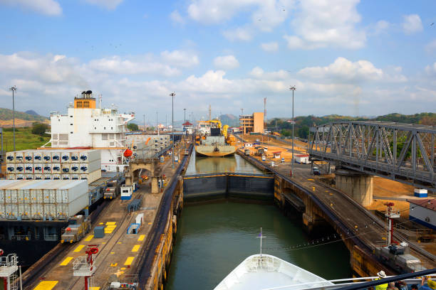 pierwszy blokada kanału panamskiego od pacyfiku ocean - panama canal panama canal construction zdjęcia i obrazy z banku zdjęć