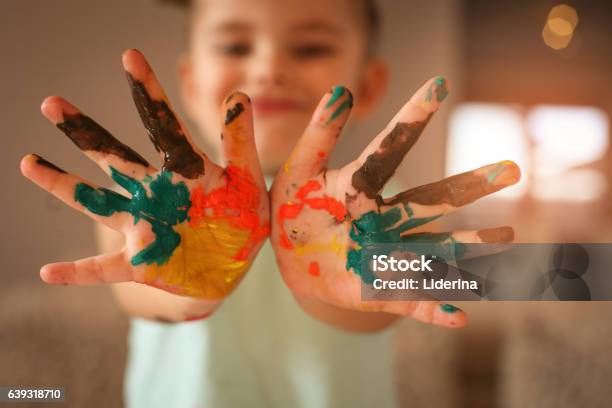Hände Malen Stockfoto und mehr Bilder von Kind - Kind, Kleinstkind, Malfarbe