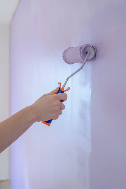 istock roller painting the wall close-up 639320304