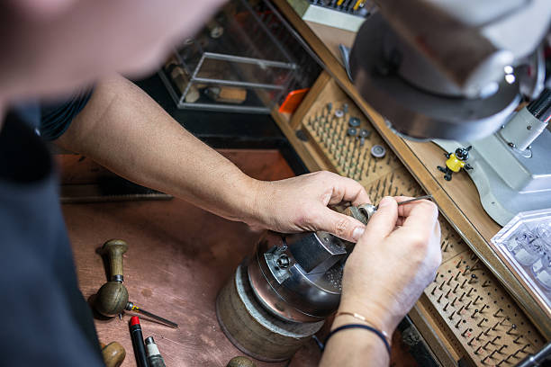 istock Professional gemstone settings jewellery craft laboratory: Man working with microscope 639331758