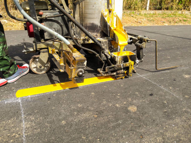 istock Traffic line painting . 639336392