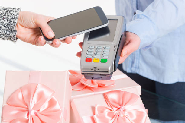 istock Paying contactless with smart phone 639341096
