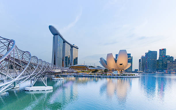 el centro de la ciudad de singapur - artscience museum fotografías e imágenes de stock