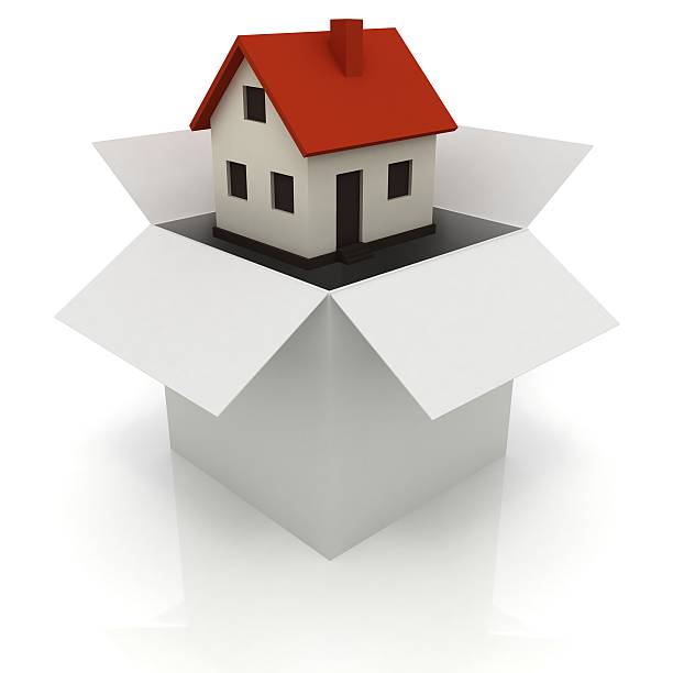 istock Moving house new box isolated concept 639376178