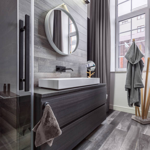 Wooden bathroom with round mirror