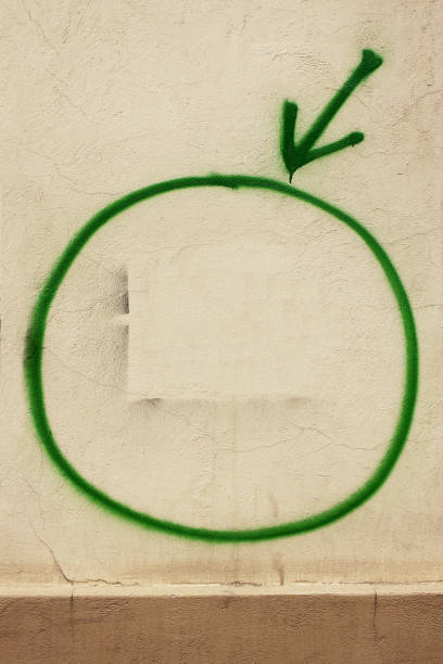 istock The arrow pointing to the green circle. 639385884