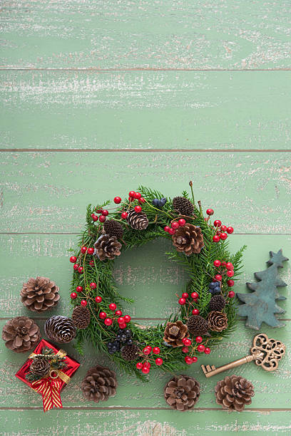 istock Christmas wreath 639386296