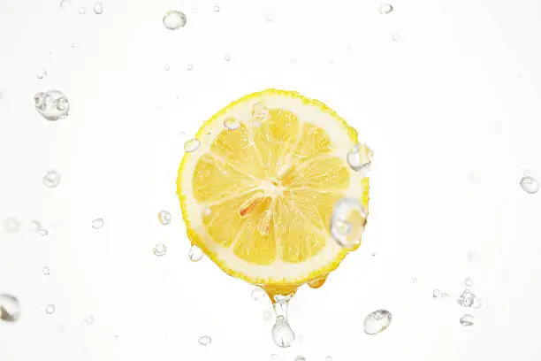 Photo of the lemon with water splash