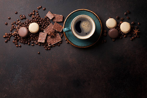 coffee cup, chocolate and macaroons on old kitchen table - dark candy imagens e fotografias de stock