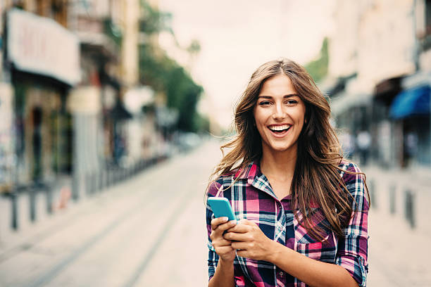 istock Texting on the phone 639450910