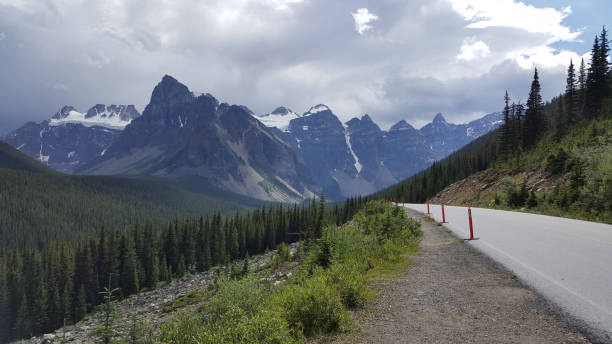 istock Road to the Ten Peaks 639451528
