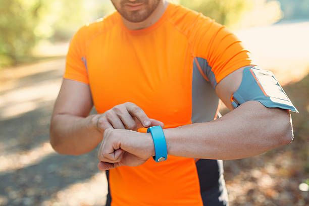 istock Sportsman using a smart watch 639451542