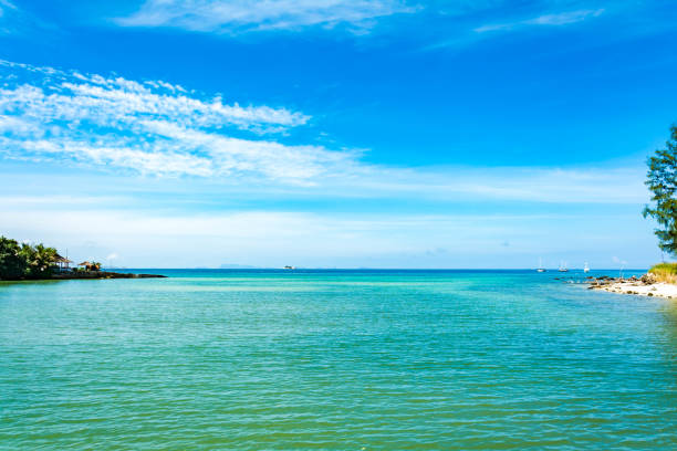 istock Blue sea and a moving reflection 639454126
