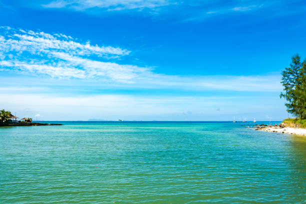 istock Blue sea and a moving reflection 639454164