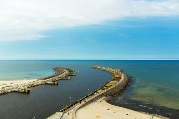 Vista da entrada do porto de Kolobrzeg, Polônia - foto de acervo