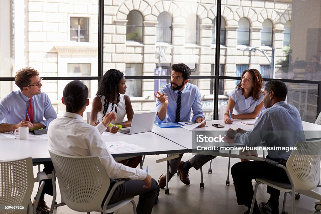 Corporate business team and manager in a meeting, close up - Royaltyfri Affärsmöte Bildbanksbilder