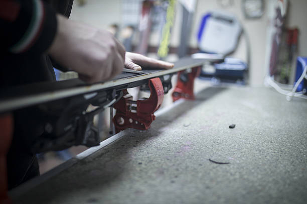 istock Ski repair shop 639468198
