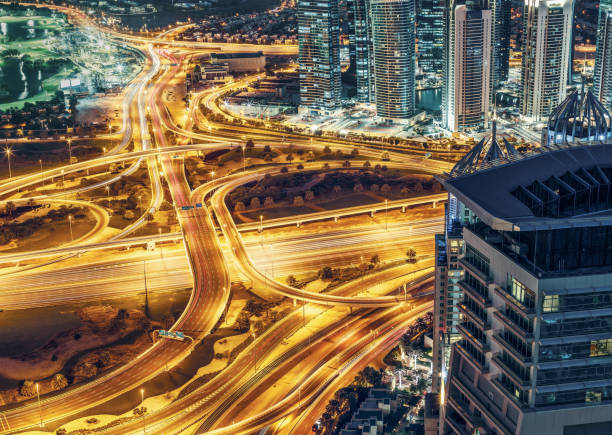 ドバイ、アラブ首長国連邦の大きな高速道路の交差点の空中写真 - crossing east driving transportation ストック��フォトと画像