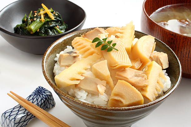 arroz cocinado con brotes de bambú con sopa de miso, espinacas hervidas - bamboo shoot fotos fotografías e imágenes de stock