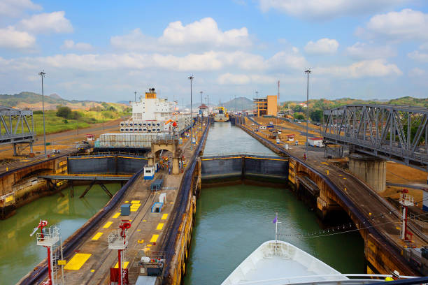 pierwszy blokada kanału panamskiego od pacyfiku ocean - panama canal panama canal construction zdjęcia i obrazy z banku zdjęć