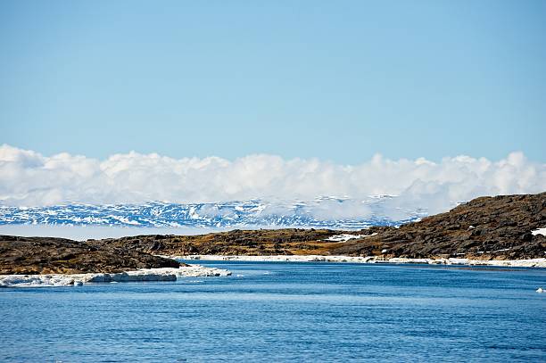 widoki na wybrzeże, zatoka frobisher, terytorium nunavut, wyspa baffina, kanada - baffin island zdjęcia i obrazy z banku zdjęć