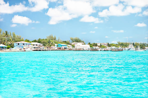 istock Sea water with sunlight and houses 639484150