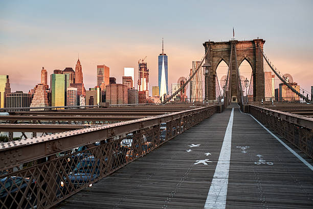 дорожка на мост - footpath lower manhattan horizontal new york city стоковые фото и изображения