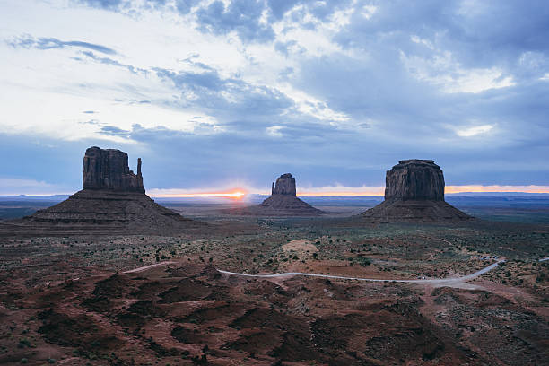 istock Sunrise in Monument Valley 639503132