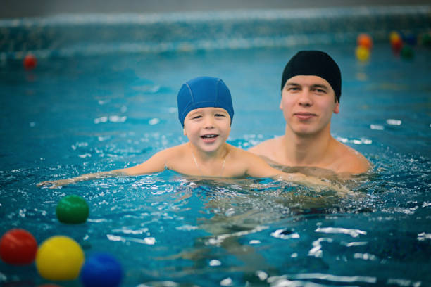 istock Father with son in the pool 639512854
