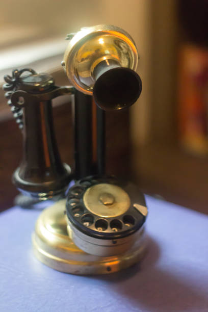 istock Vintage telephone 639513284