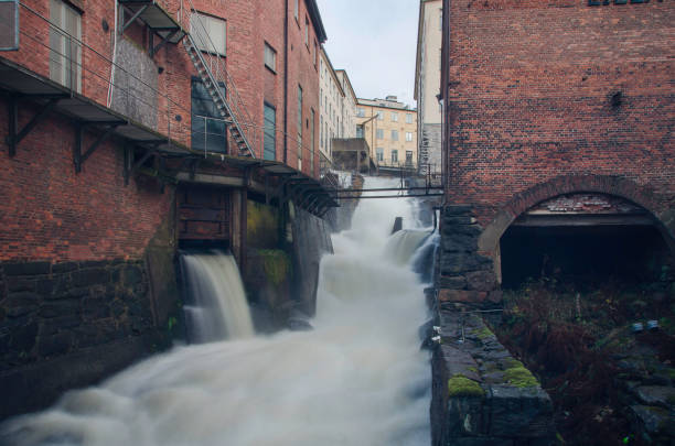 istock Rushing water free falling down from the top 639520644