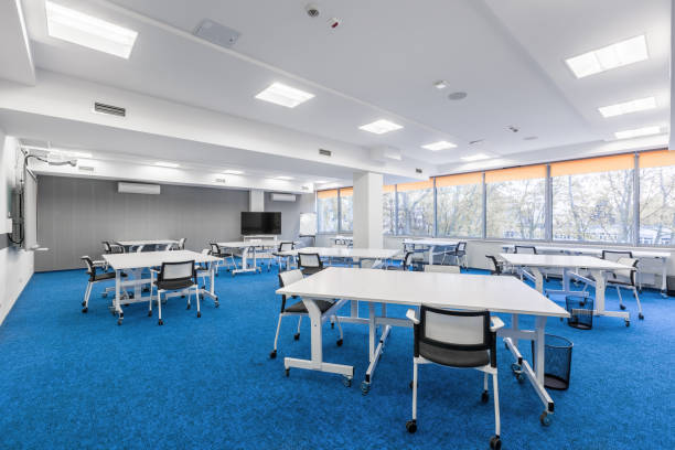 sala de estudio comunal de la universidad - classroom education chair carpet fotografías e imágenes de stock