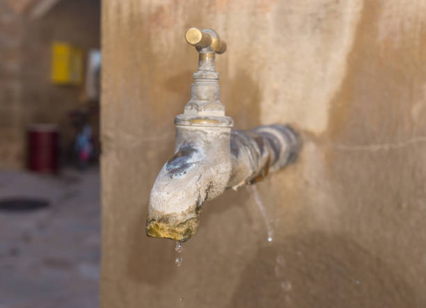 istock old faucet with lime deposit 639529006