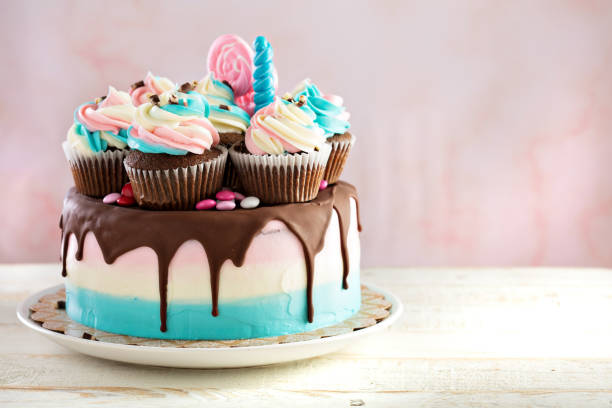 istock Pink and blue festive cake 639535964