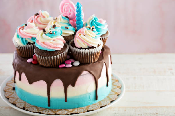 istock Pink and blue festive cake 639536056