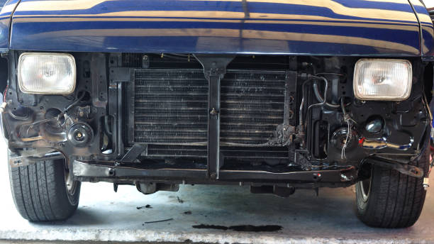 istock Car radiator and Headlight waiting for maintenance. 639548748